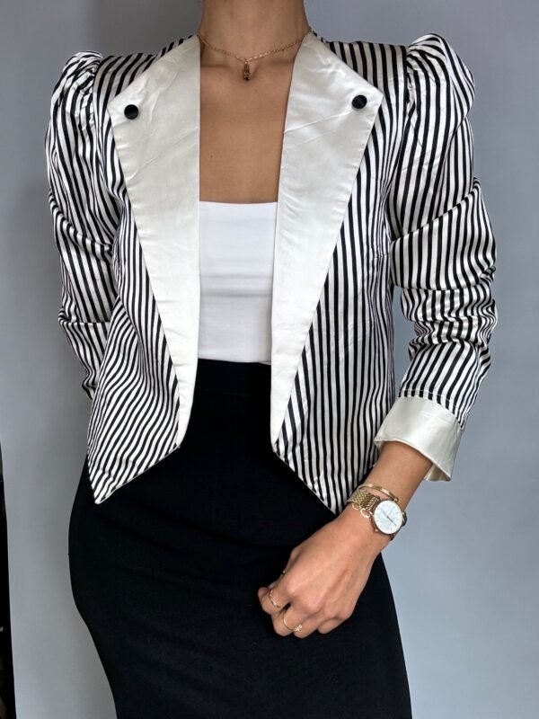 Veste à rayure noir et blanc